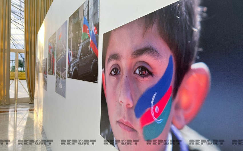 На ВДНХ открылась фотовыставка, посвященная Дню флага Азербайджана