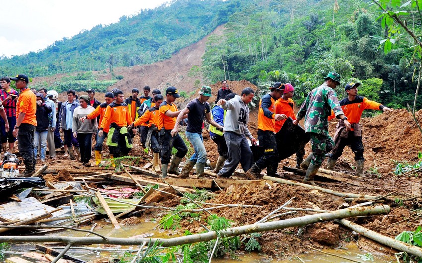 В Индонезии погибли не менее 20 человек во время оползней и наводнений