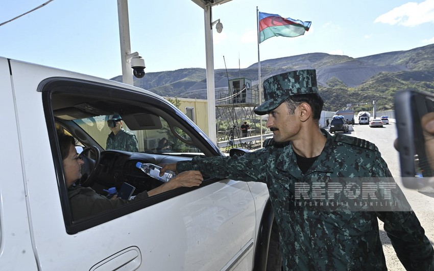 Azerbaijani border guards distribute water and sweets to Armenian residents of Karabakh