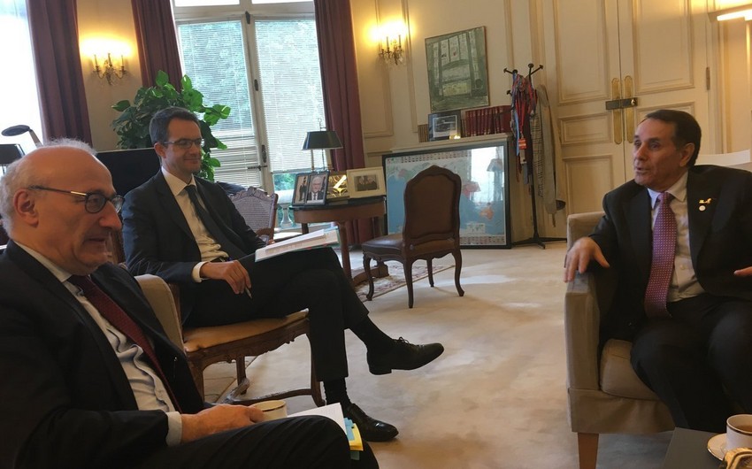 Премьер-министр Азербайджана обсудил с дипломатическим советником президента Франции вопросы сотрудничества