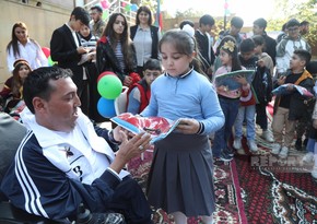 Əlilliyi müəyyən edilmiş şəxslərin hazırladıqları bayraqlar şəhid övladlarına təqdim olunub