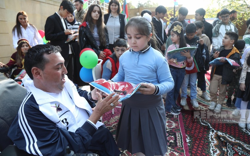 Əlilliyi müəyyən edilmiş şəxslərin hazırladıqları bayraqlar şəhid övladlarına təqdim olunub