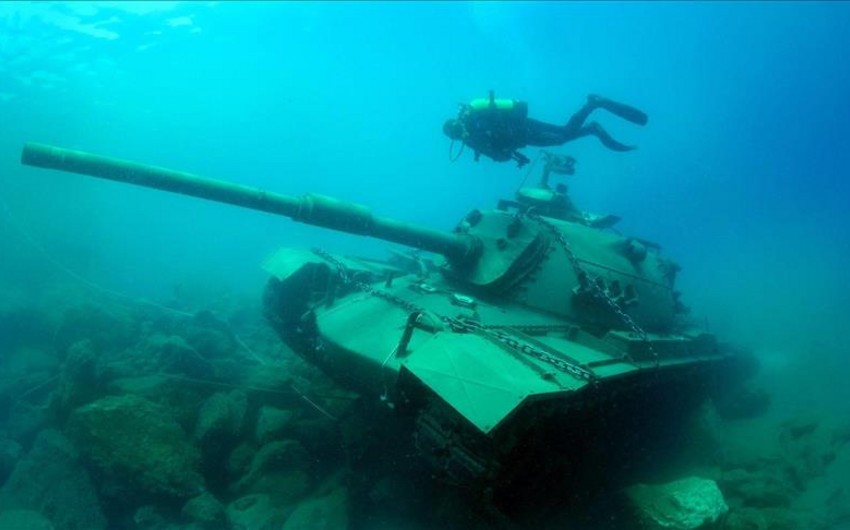 Antalya sahillərində 45 tonluq tank dənizdə batırılıb