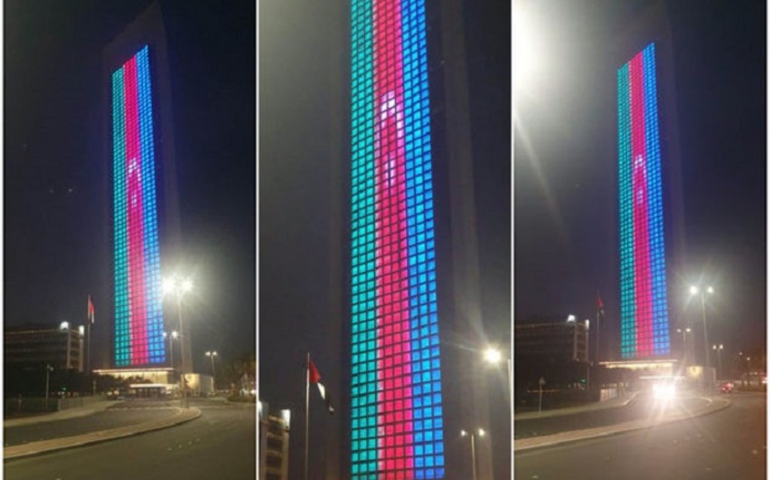 Флаг Азербайджана спроецирован на здание Национальной нефтяной компании ОАЭ