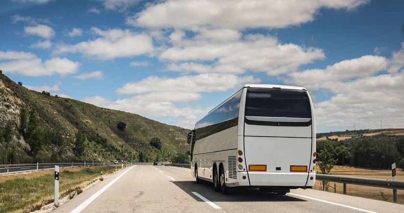 Türkiyədə turistləri daşıyan avtobus qəzaya uğrayıb, yaralılar var