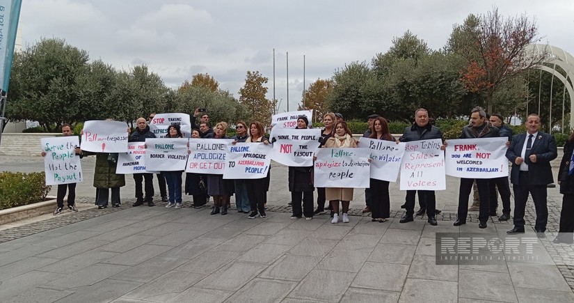 В Баку прошла акция протеста против проармянского конгрессмена Фрэнка Паллоне