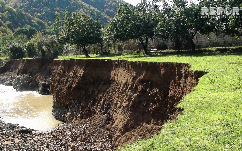 В Масаллинском районе в результате наводнений разрушены земельные участки
