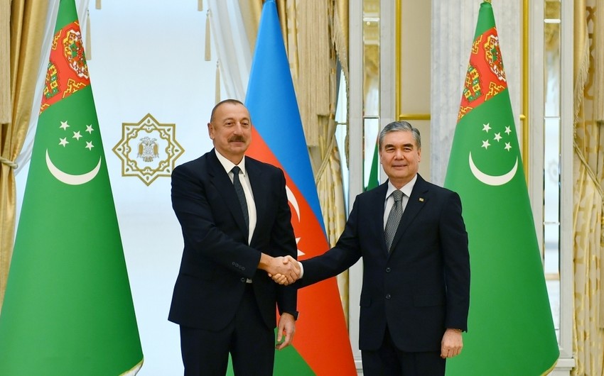 Azerbaijani, Turkmen presidents speak on the phone