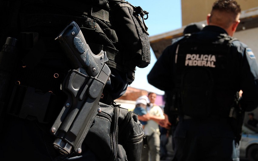 Meksikada insan oğruları ilə polis arasında atışma olub, ölənlər var  