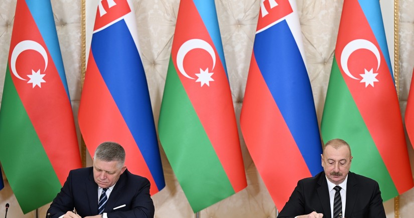 Azerbaijan and Slovakia sign documents