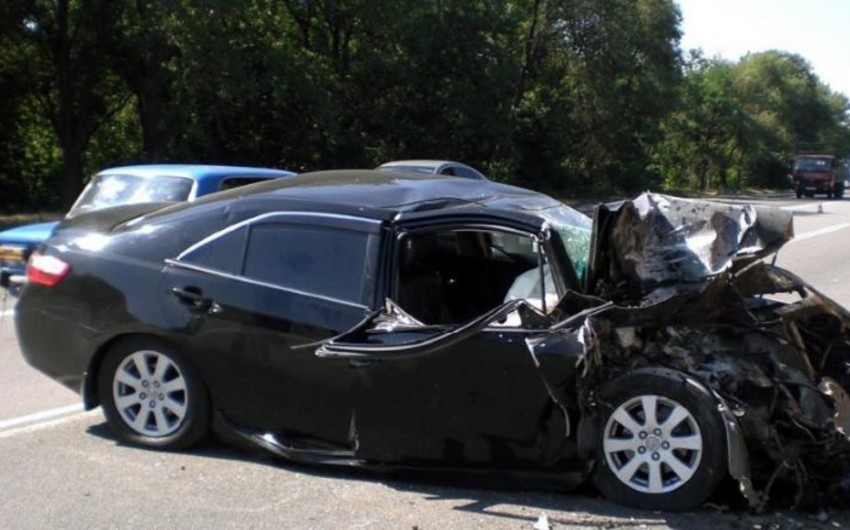 В Cальяне столкнулись два легковых автомобиля, 3 человека получили ранения