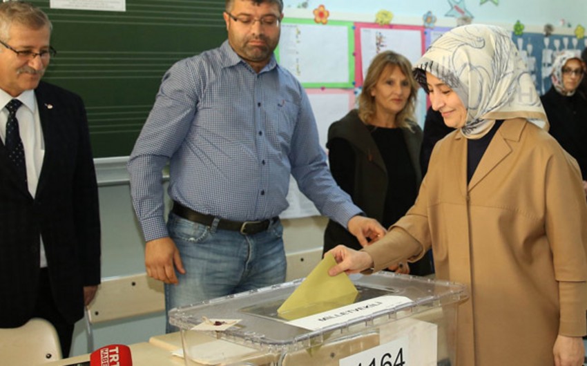 ​Ahmet Davutoglu's wife did not vote for his husband