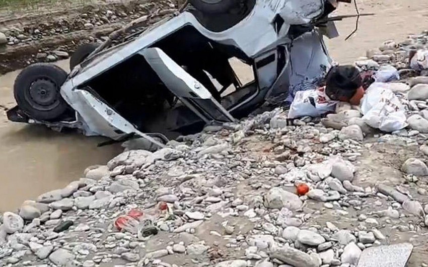 В Лянкяране автомобиль упал с моста