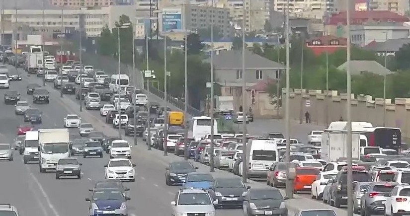 Bakının bir sıra yollarında tıxac müşahidə edilir - SİYAHI 