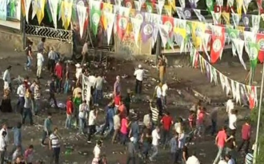 ​Türkiyədə mitinq zamanı partlayış baş verib, 2 nəfər ölüb, 100 nəfər yaralanıb