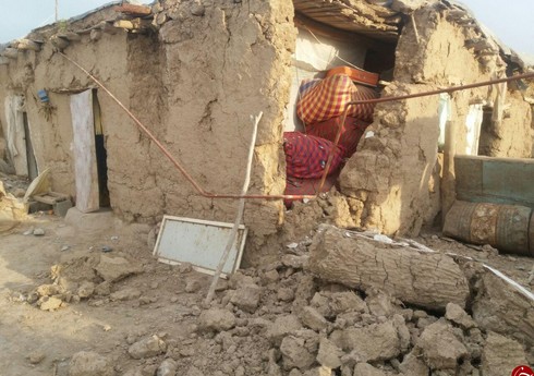 Оставшиеся без крова после землетрясения в Южном Азербайджане заявили о безразличии иранских властей