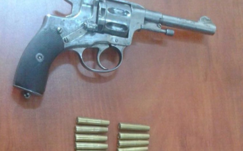 В Баку задержан пытавшийся продать оружие мужчина