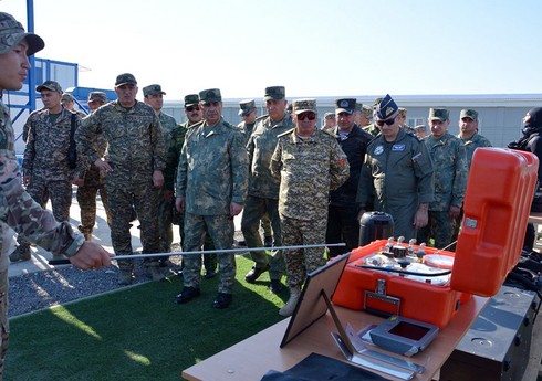 Военнослужащие Азербайджана продемонстрировали траншейный бой в рамках учений в Казахстане