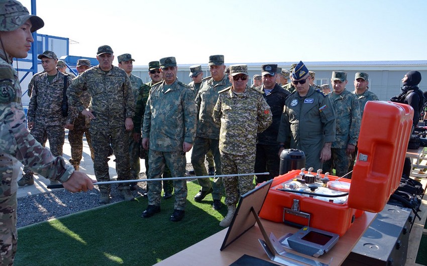 Azerbaijani servicemen involved in exercise demonstrating trench warfare