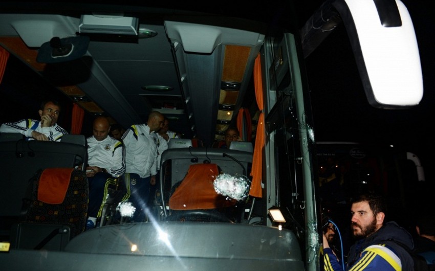 Двое подозреваемых в нападении на автобус Фенербахче отпущены на свободу