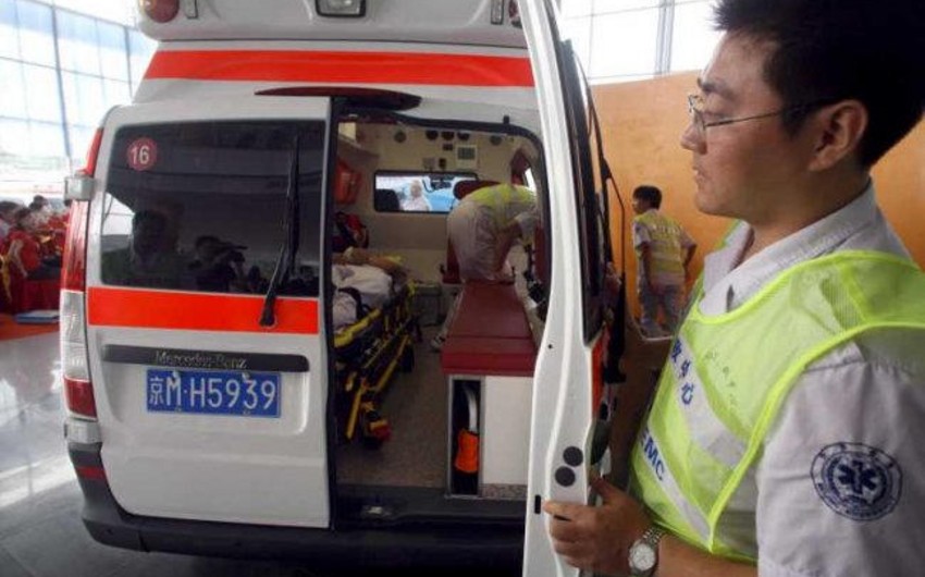 ​Корейские чиновники погибли при падении автобуса с моста в Китае