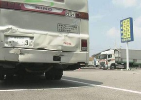Yaponiyada avtobusla yük maşını toqquşub, 9 nəfər xəsarət alıb