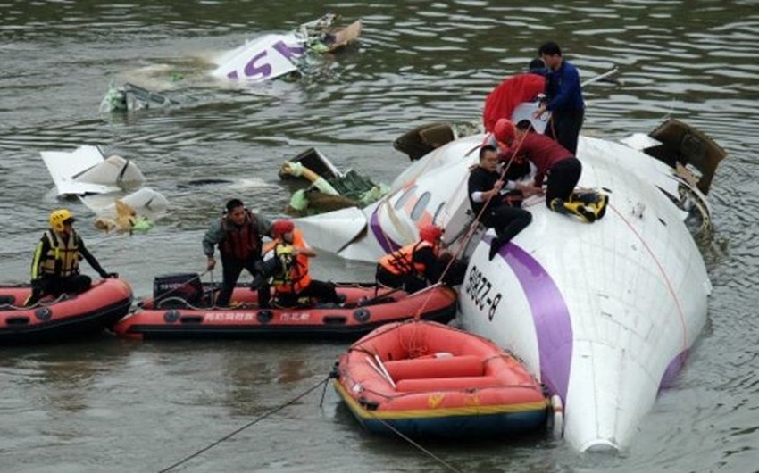 В результате авиакатастрофы в Тайване погибли 9 человек