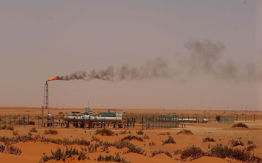 Saudi Arabia reduces oil prices