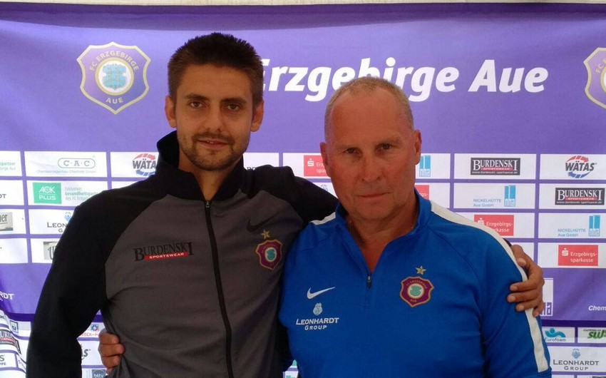 Azerbaijani footballer signs contract with German club until 2021