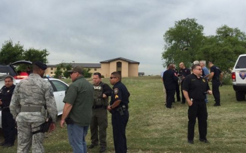 Texasda atəş zamanı iki polis yaralanıb