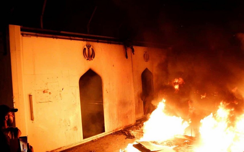İranın İraqdakı konsulluğunun binası yandırılıb