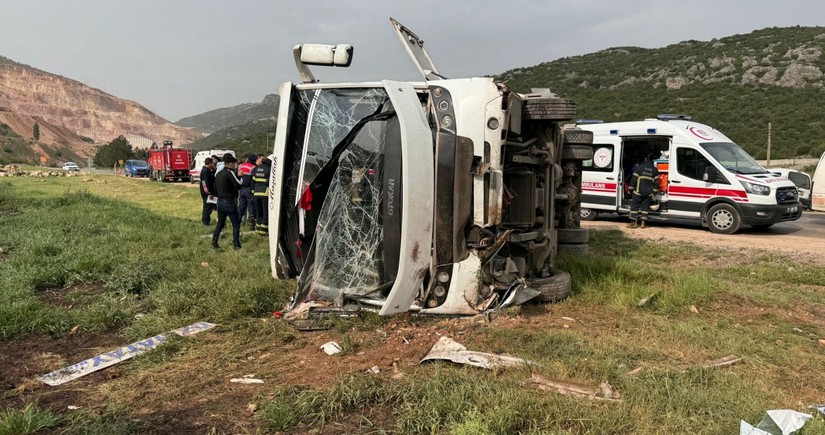 В Турции перевернулся пассажирский автобус, есть погибший и раненые