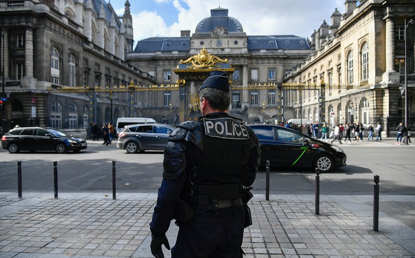 МВД Франции попросило министров ограничить поездки по стране, чтобы не нагружать полицию