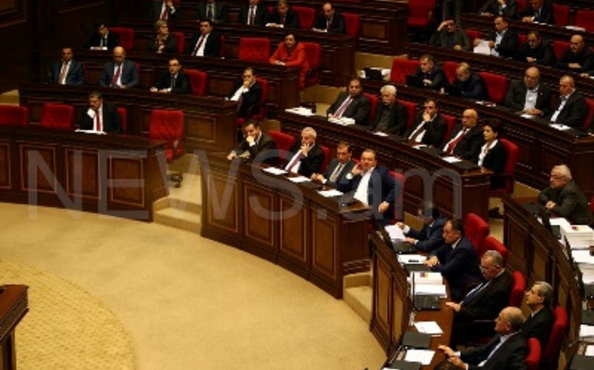 В парламенте Армении возник спор