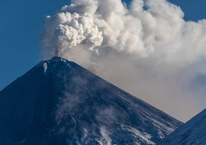 Индонезийский вулкан Руанг выбросил пепел на высоту 3 км
