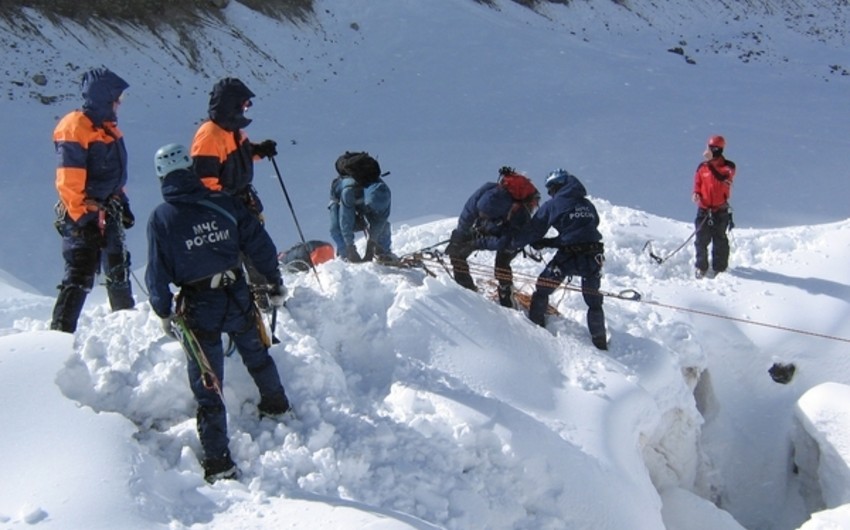 Во французских Альпах снежная лавина накрыла десятки людей