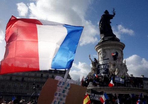 "Свобода, равенство и братство" Франции, построенные на крови ее колоний