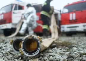 При пожаре в жилом здании в Баку скончался один человек