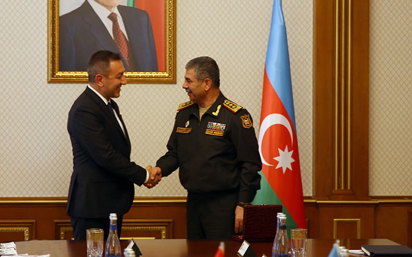 Закир Гасанов наградил заместителя министра национальной обороны Турции