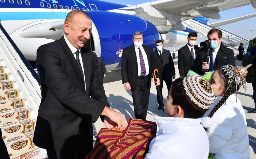 Президент Ильхам Алиев прибыл в Туркменистан