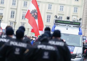 В Австрии десятки тысяч человек вышли на акцию протеста