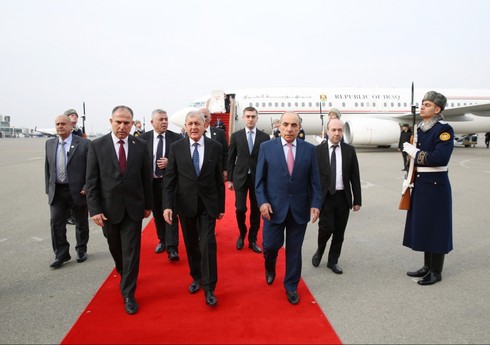 Президент Ирака прибыл с визитом в Азербайджан