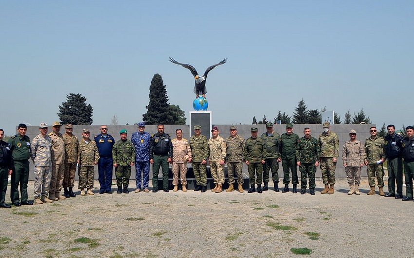 Военные атташе зарубежных стран в Азербайджане посетили воинскую часть ВВС