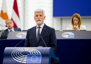Президент Чехии призвал к принятию евро в стране