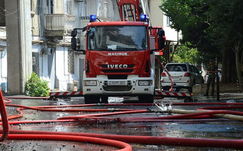 В ресторане в центре Баку произошел пожар
