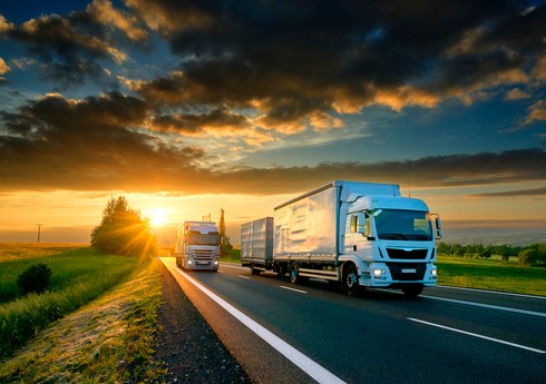 Перевозки импортно-экспортных грузов автотранспортом в Азербайджане выросли на 15%