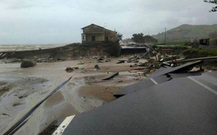 Güclü yağışlar İtaliyanın Kalabria bölgəsində ciddi fəsadlar törədib