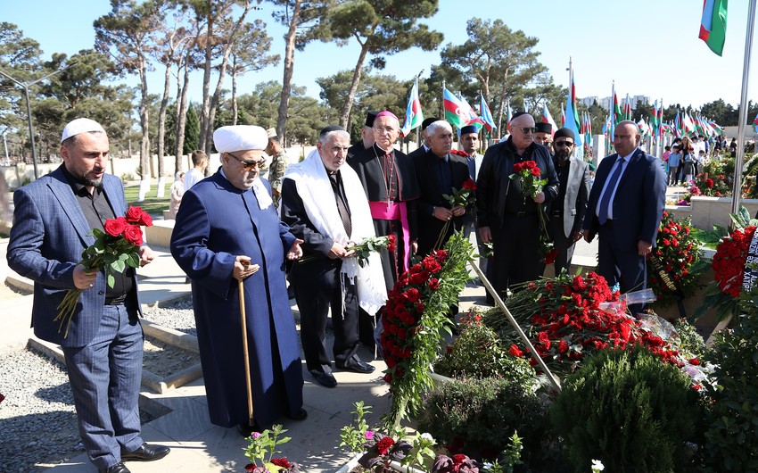 Azərbaycandakı dini konfessiya rəhbərləri II Şəhidlər xiyabanını ziyarət edib