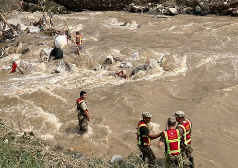 Кыргызские спасатели нашли тело погибшей из-за схода селя, ведутся поиски трех человек