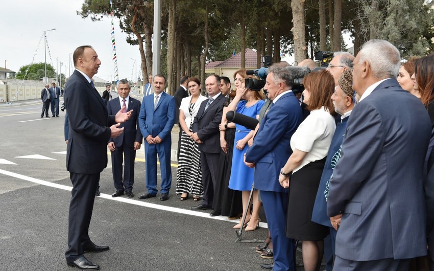 Prezident İlham Əliyev Nardaran sakinləri ilə görüşüb - FOTO
